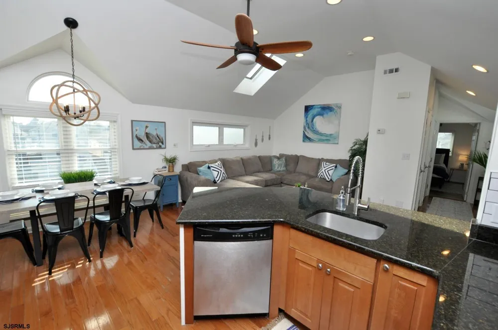 104 N Dudley Ave Ventnor Heights, NJ 08406