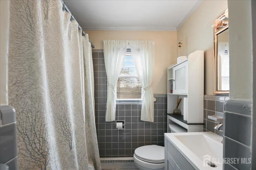 439 Fairview Avenue Colonia, NJ 07067