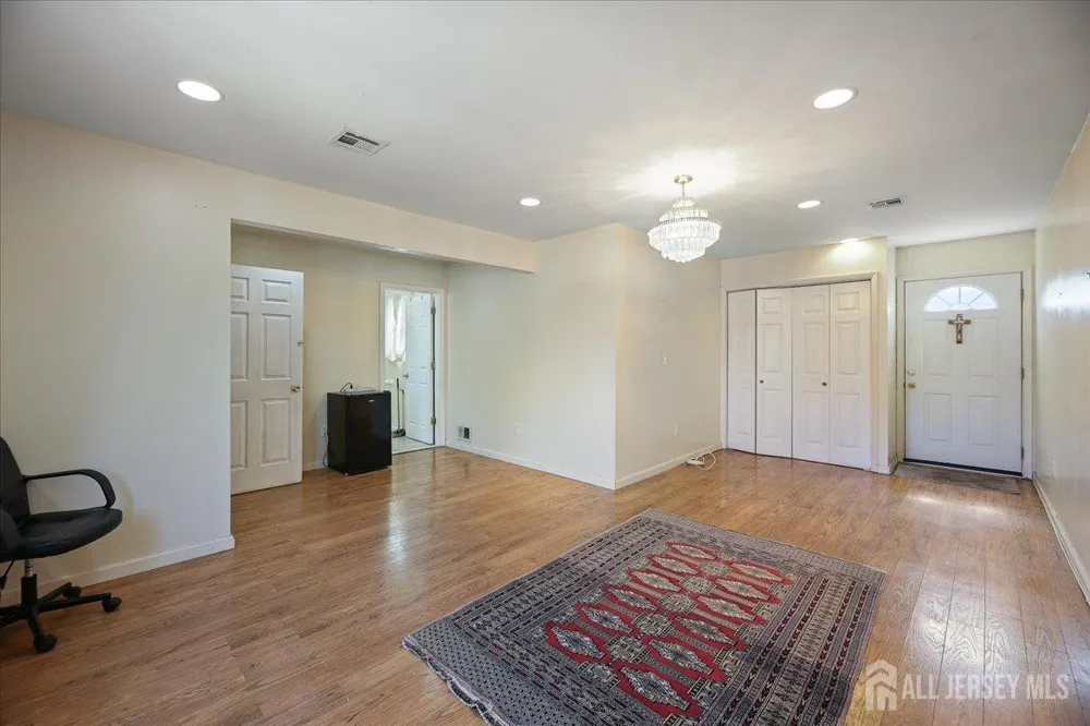 439 Fairview Avenue Colonia, NJ 07067