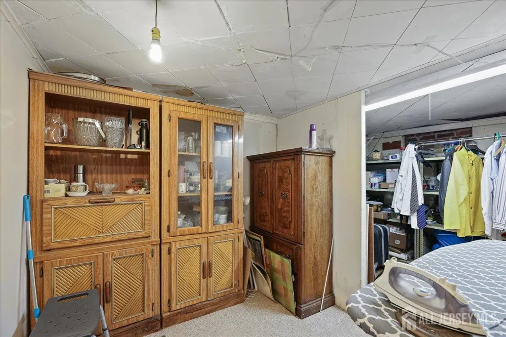 439 Fairview Avenue Colonia, NJ 07067