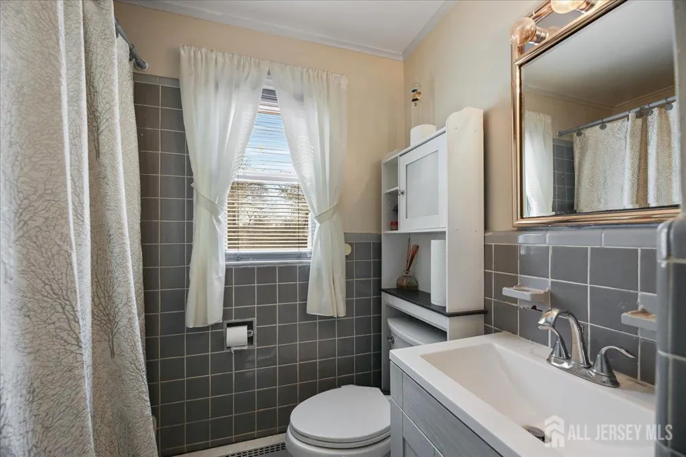 439 Fairview Avenue Colonia, NJ 07067