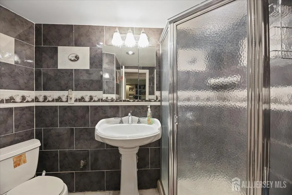 439 Fairview Avenue Colonia, NJ 07067