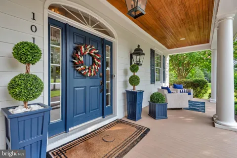 1011 SAINT ANNE LANE