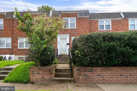 208 BUNGALOW AVENUE