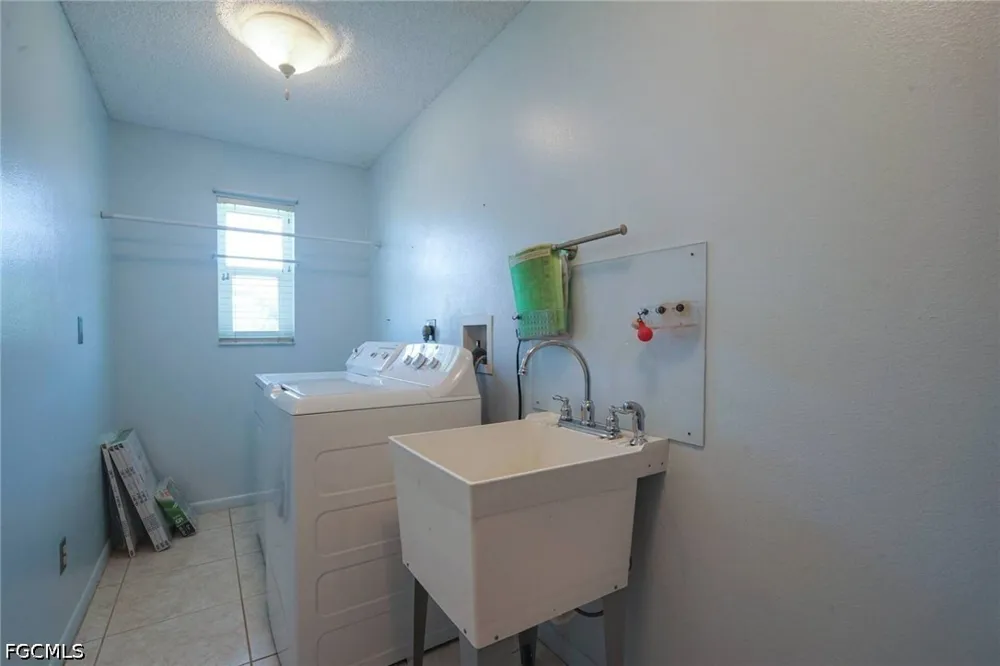 SE 26th Terrace Cape Coral, FL 33904