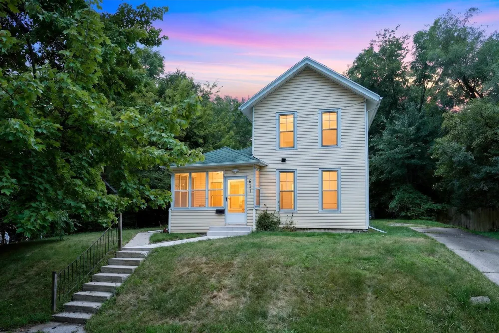 611 Oakhill Avenue Jackson, MI 49201