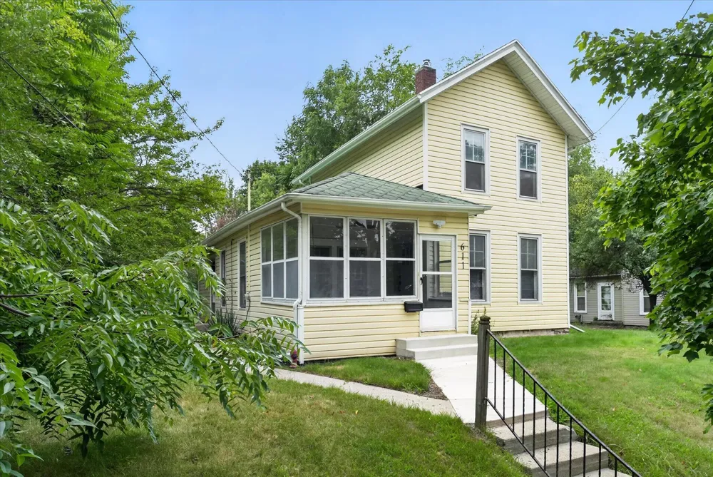 611 Oakhill Avenue Jackson, MI 49201