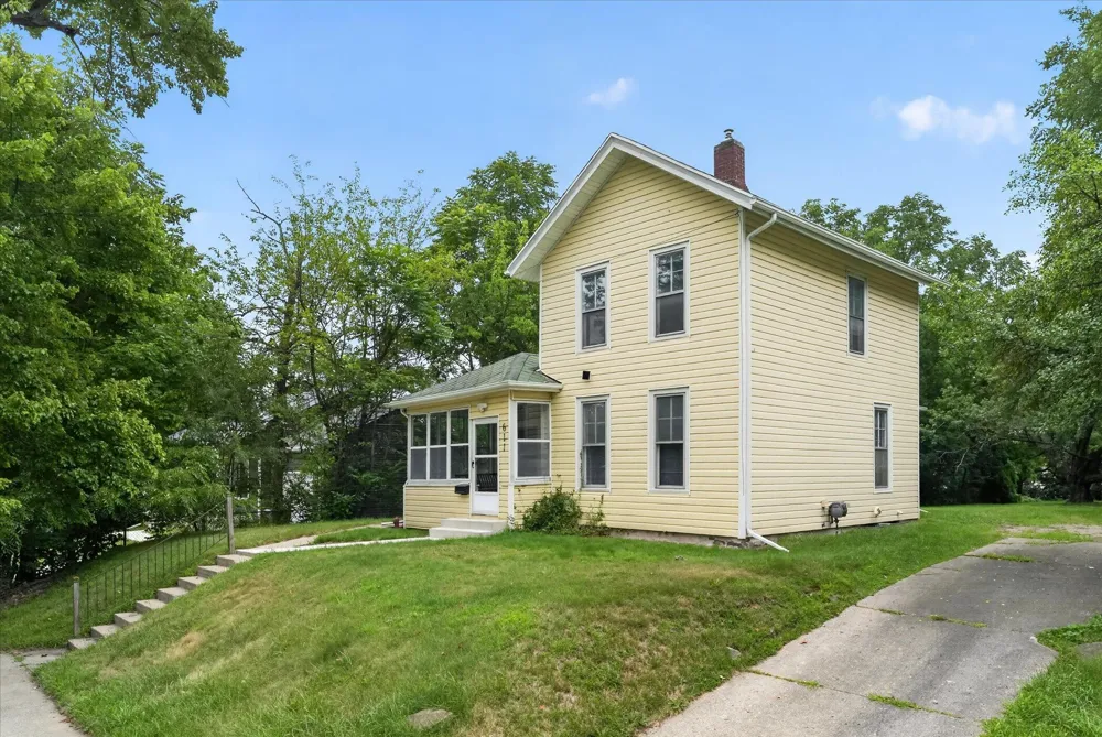 611 Oakhill Avenue Jackson, MI 49201