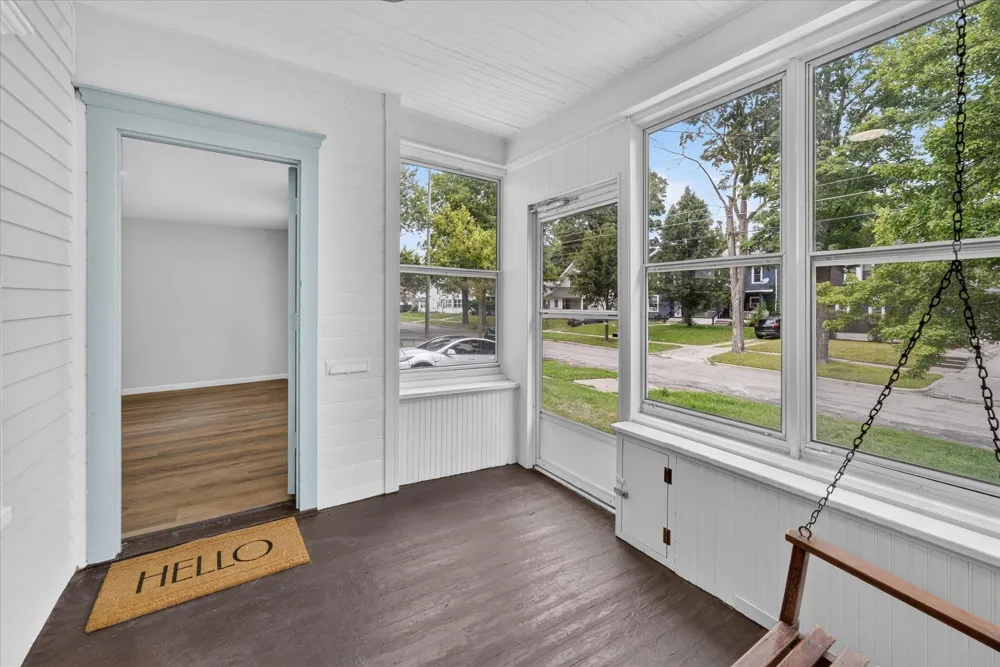 611 Oakhill Avenue Jackson, MI 49201