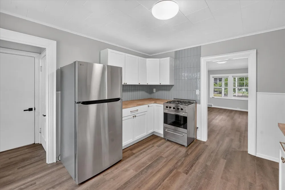 611 Oakhill Avenue Jackson, MI 49201