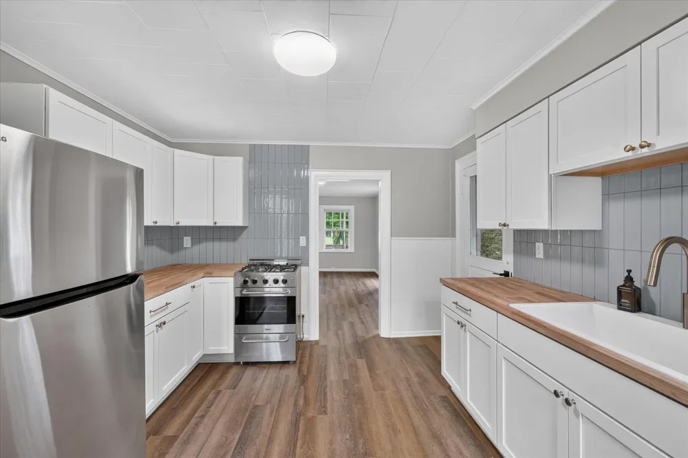 611 Oakhill Avenue Jackson, MI 49201