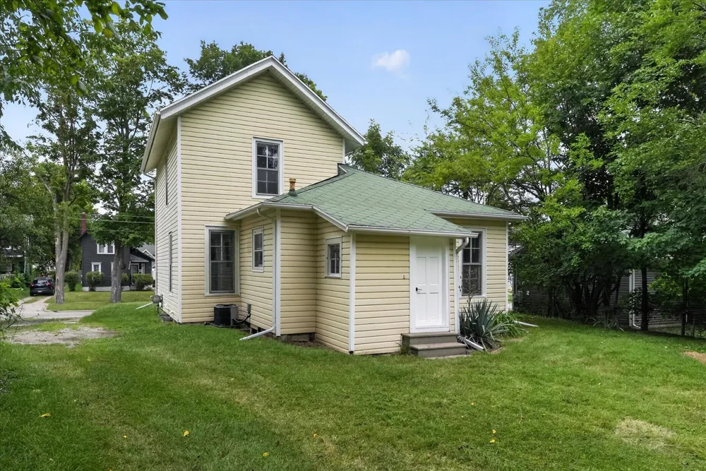 611 Oakhill Avenue Jackson, MI 49201