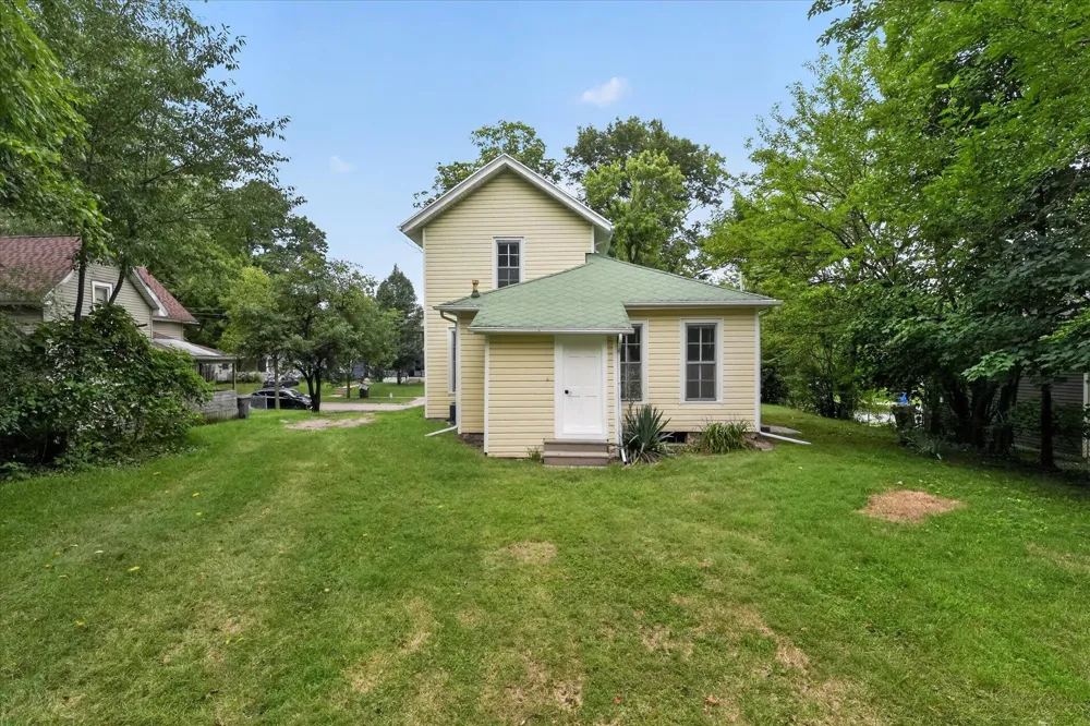 611 Oakhill Avenue Jackson, MI 49201