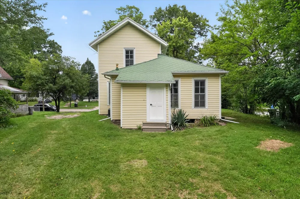 611 Oakhill Avenue Jackson, MI 49201