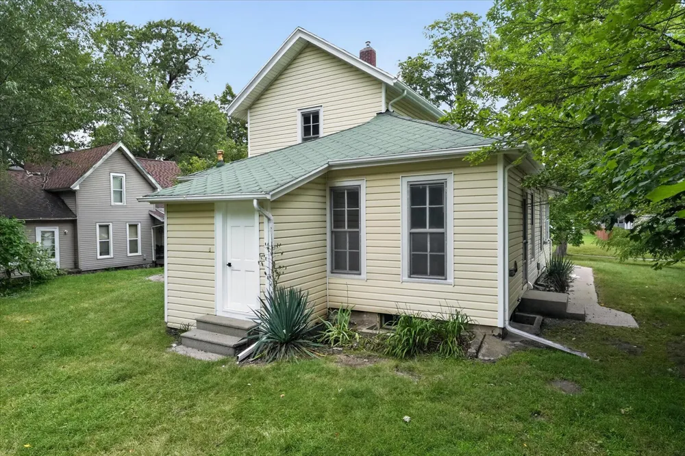 611 Oakhill Avenue Jackson, MI 49201