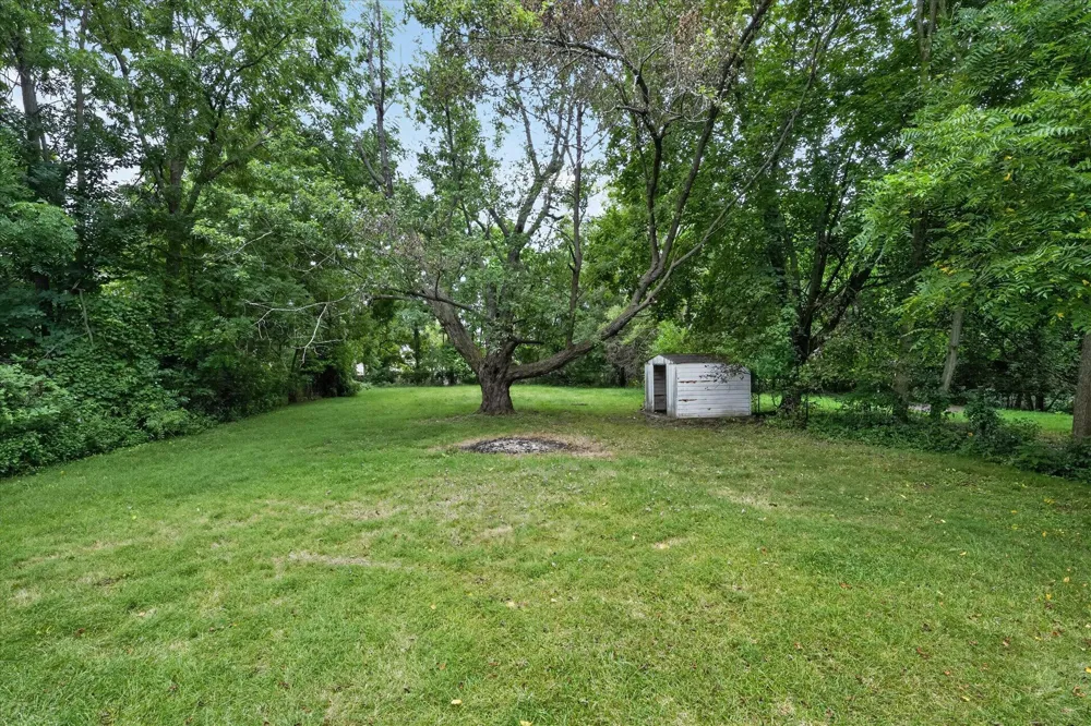 611 Oakhill Avenue Jackson, MI 49201
