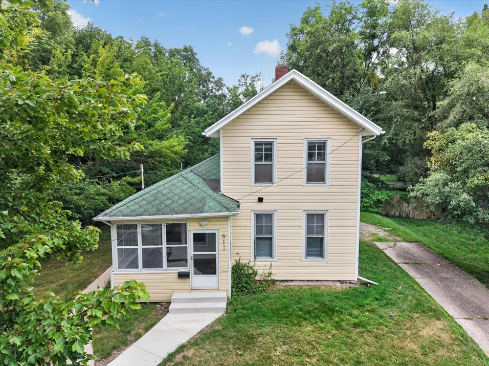 611 Oakhill Avenue Jackson, MI 49201