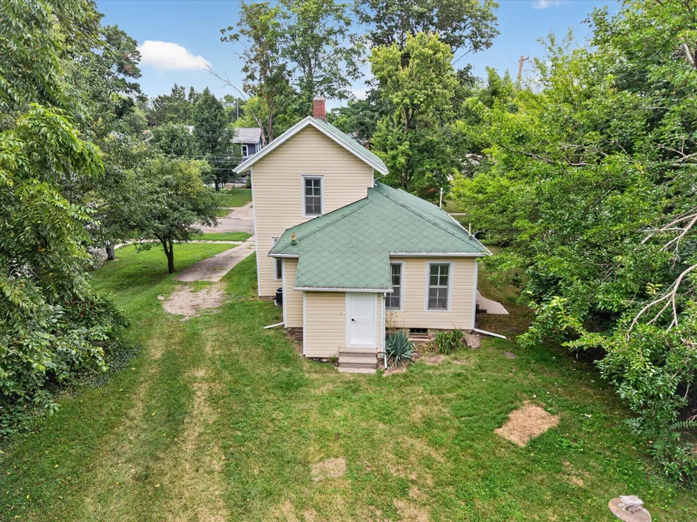 611 Oakhill Avenue Jackson, MI 49201