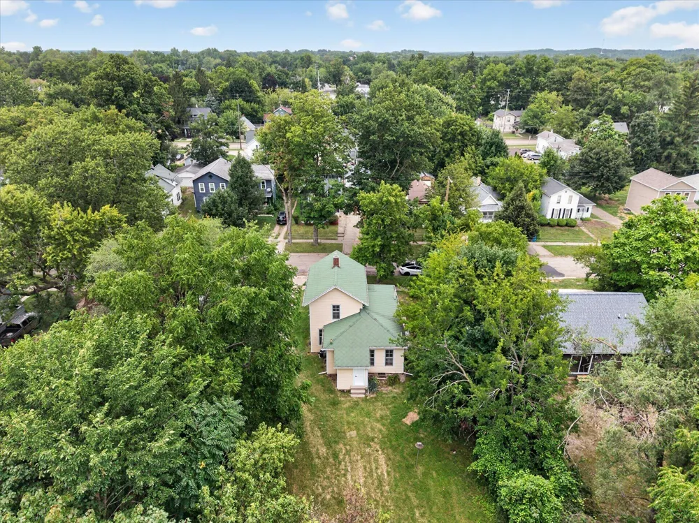 611 Oakhill Avenue Jackson, MI 49201