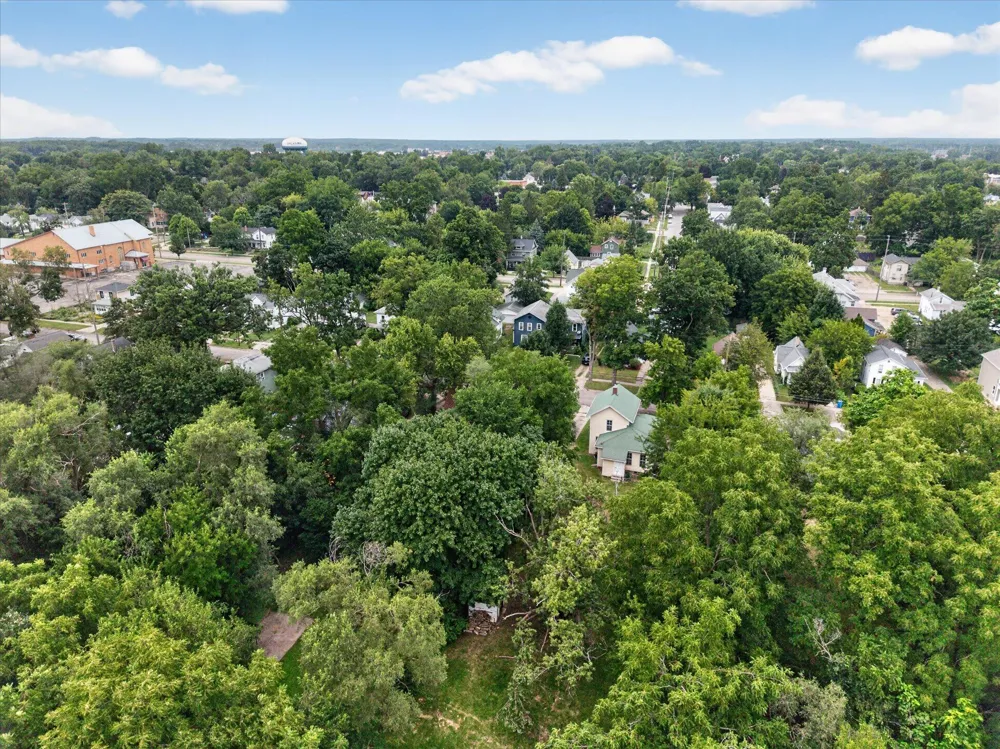 611 Oakhill Avenue Jackson, MI 49201