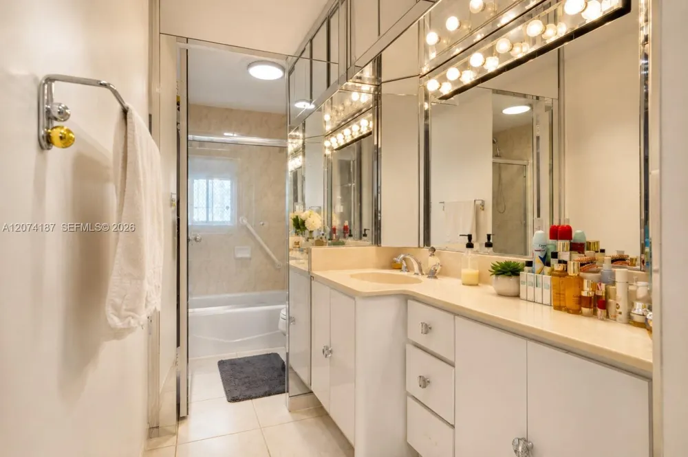 300 Bayview Dr #807 Sunny Isles Beach, FL 33160
