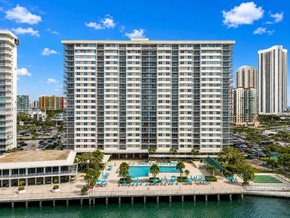 300 Bayview Dr #807 Sunny Isles Beach, FL 33160