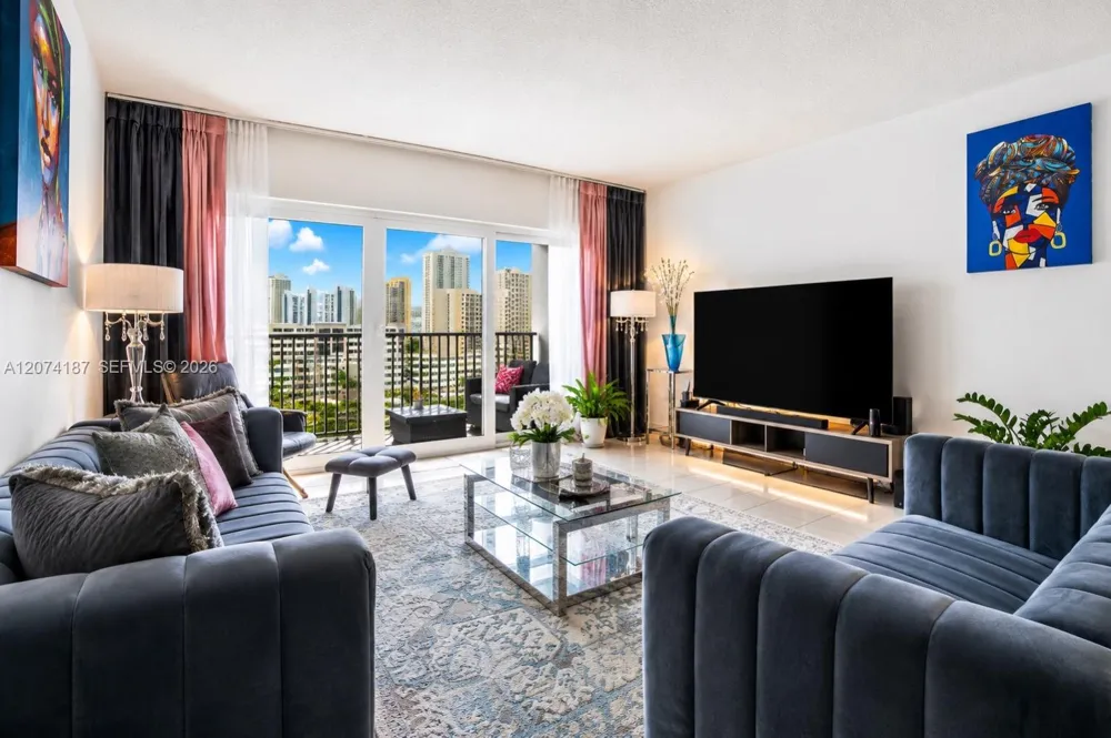300 Bayview Dr #807 Sunny Isles Beach, FL 33160