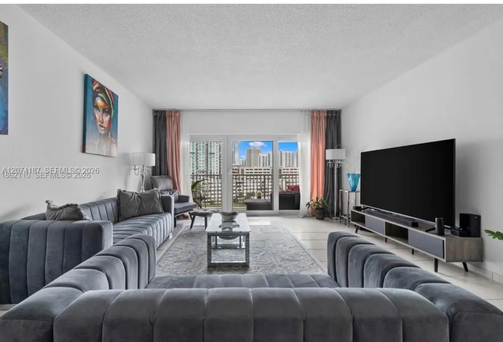 300 Bayview Dr #807 Sunny Isles Beach, FL 33160