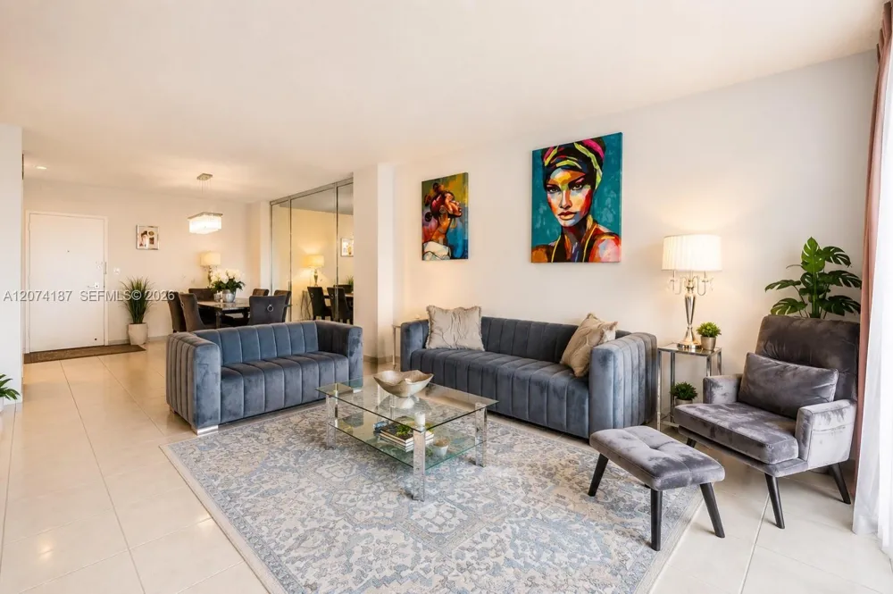 300 Bayview Dr #807 Sunny Isles Beach, FL 33160