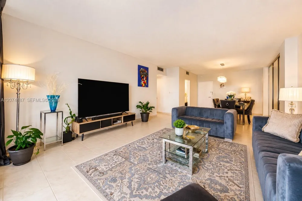 300 Bayview Dr #807 Sunny Isles Beach, FL 33160