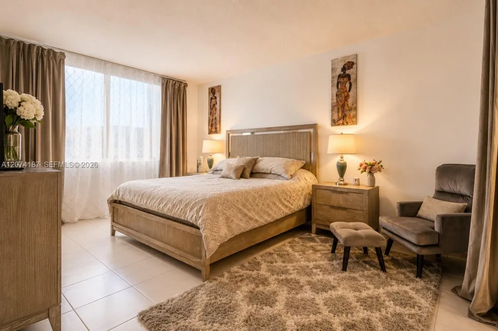 300 Bayview Dr #807 Sunny Isles Beach, FL 33160