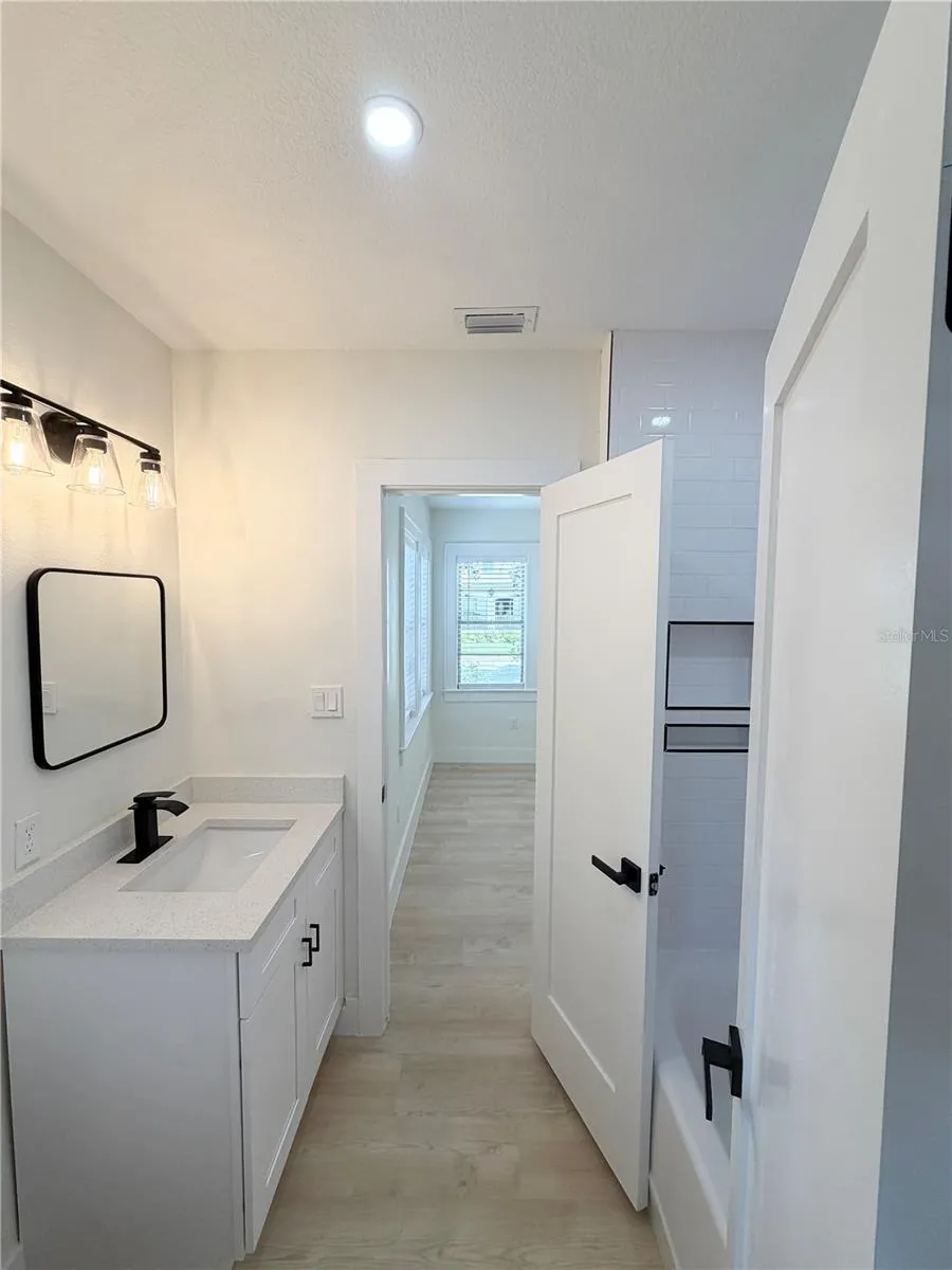 104 W LAMBRIGHT STREET Tampa, FL 33604