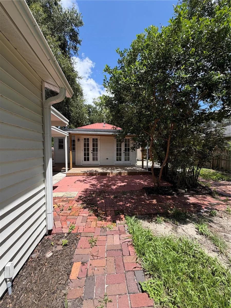 104 W LAMBRIGHT STREET Tampa, FL 33604