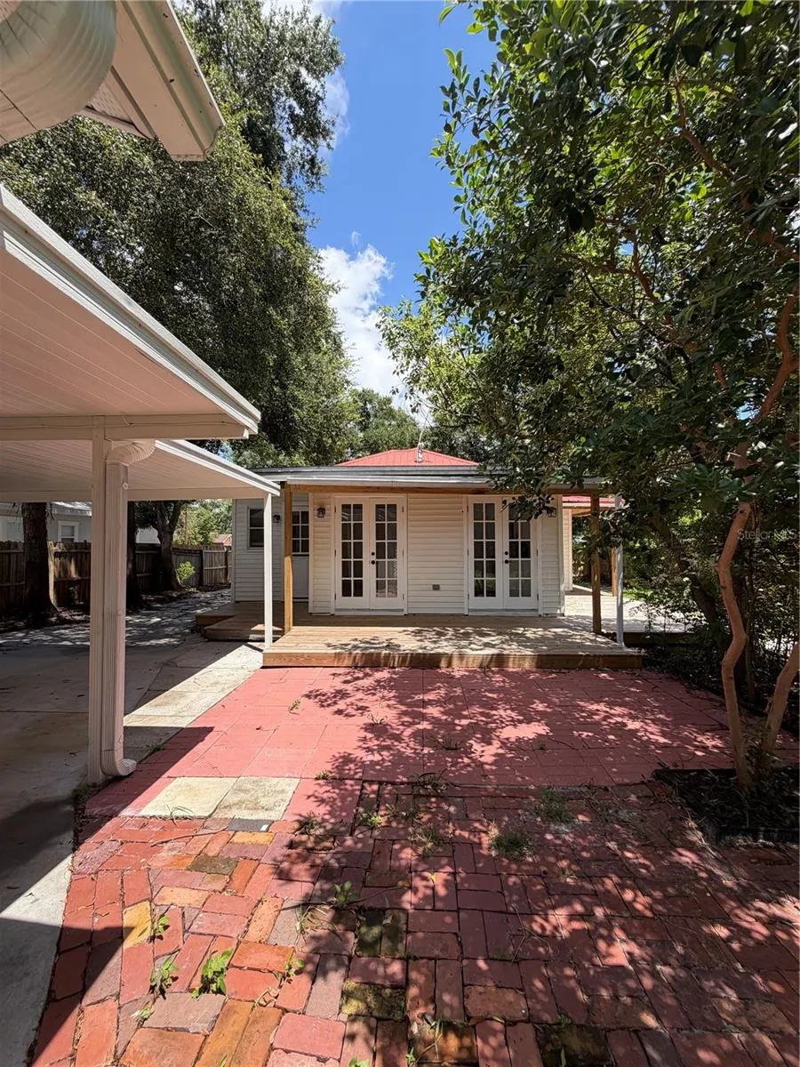 104 W LAMBRIGHT STREET Tampa, FL 33604