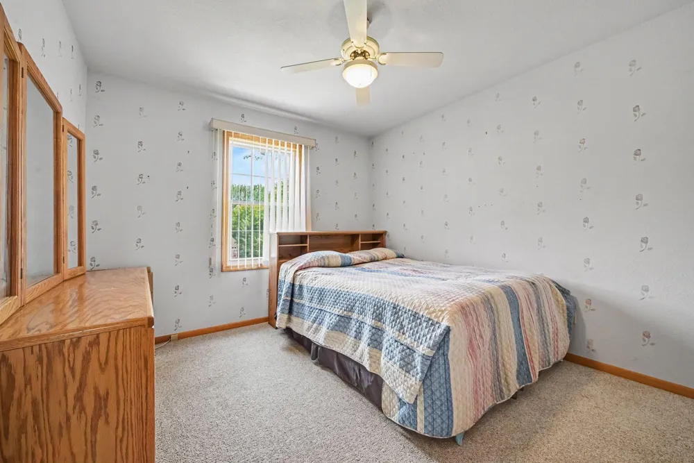 932 Hillside Avenue SW New Prague, MN 56071