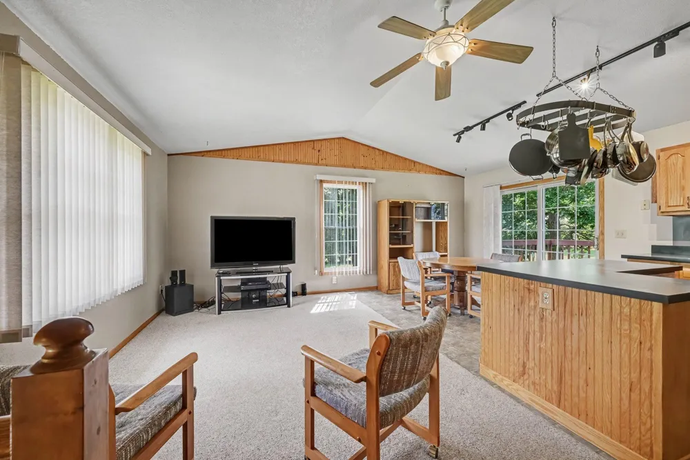 932 Hillside Avenue SW New Prague, MN 56071