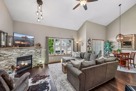 912 Kelly Court