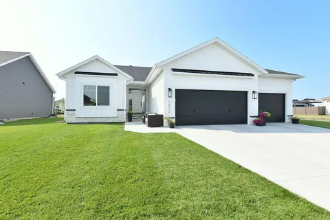 7902 Firefly Lane