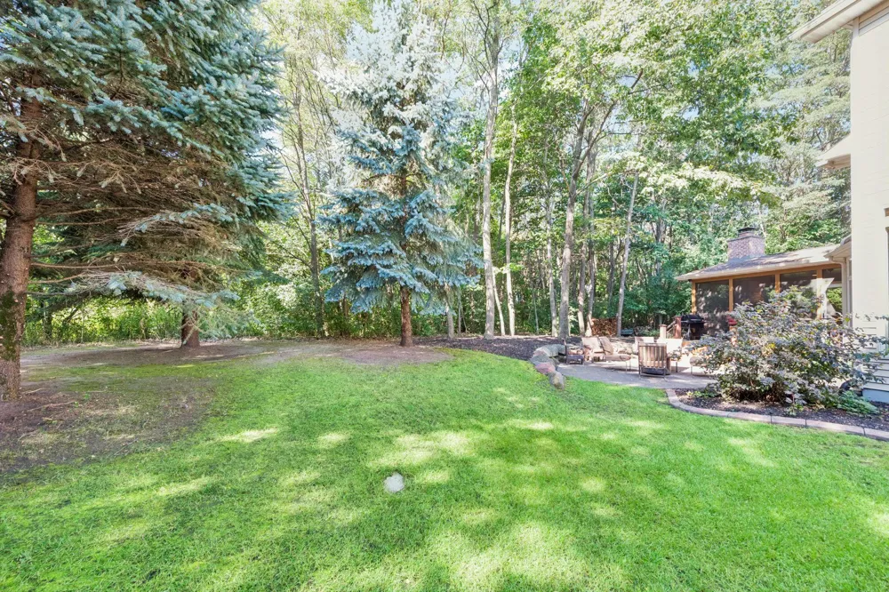 9260 Red Oak Drive Victoria, MN 55386
