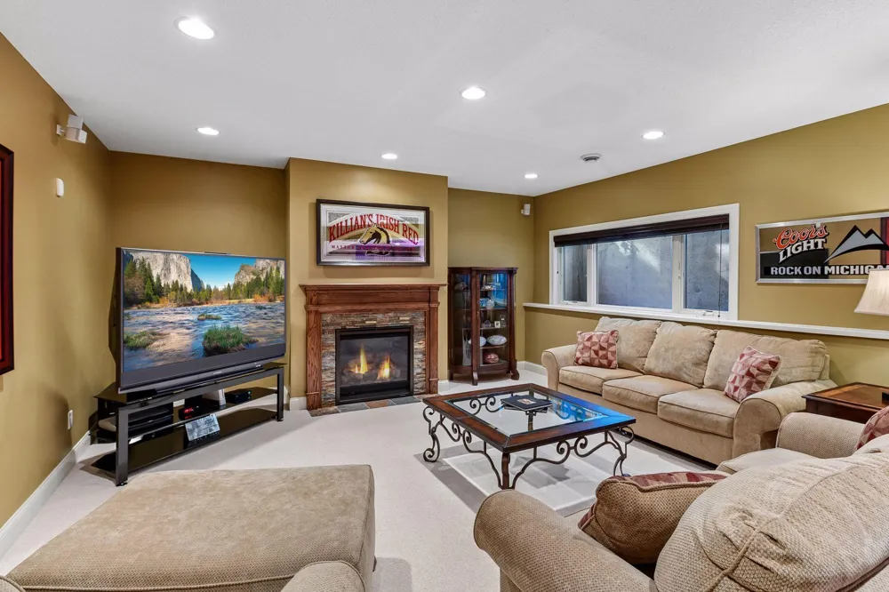 9260 Red Oak Drive Victoria, MN 55386