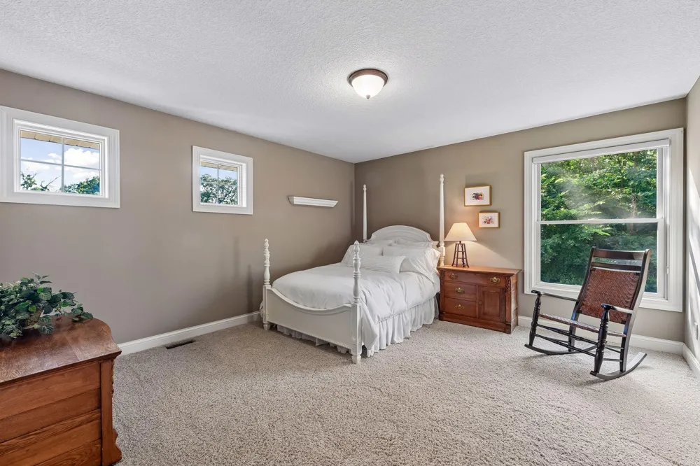 9260 Red Oak Drive Victoria, MN 55386