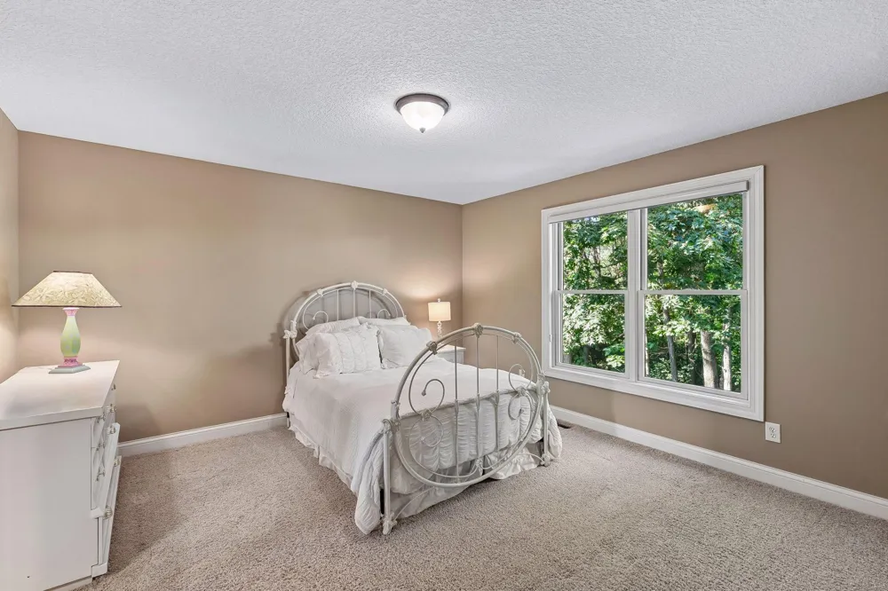 9260 Red Oak Drive Victoria, MN 55386