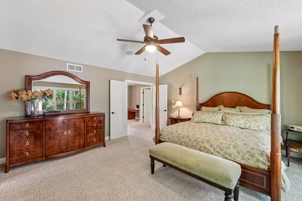 9260 Red Oak Drive Victoria, MN 55386
