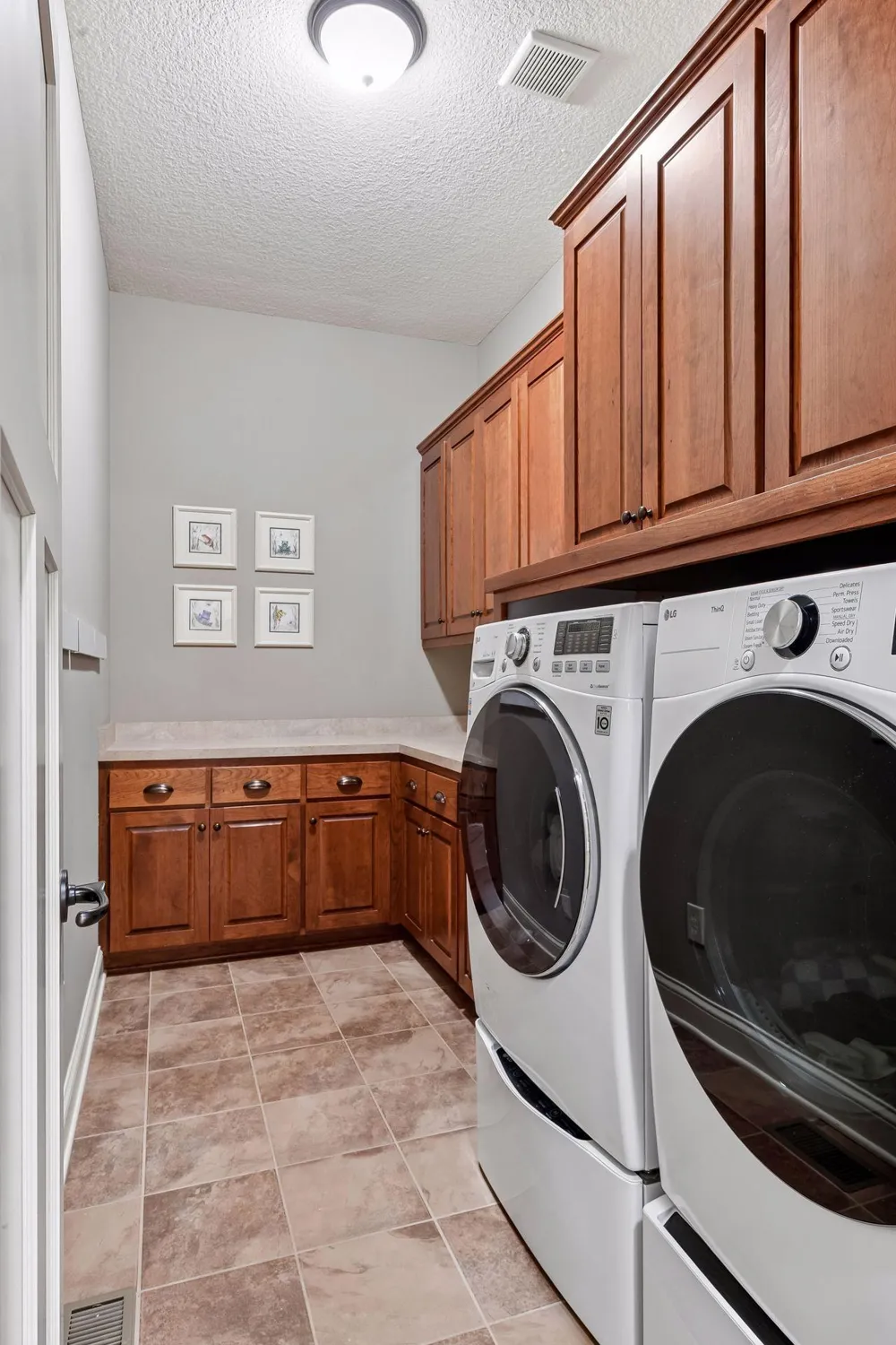 9260 Red Oak Drive Victoria, MN 55386