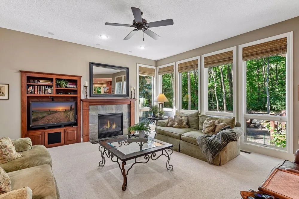 9260 Red Oak Drive Victoria, MN 55386
