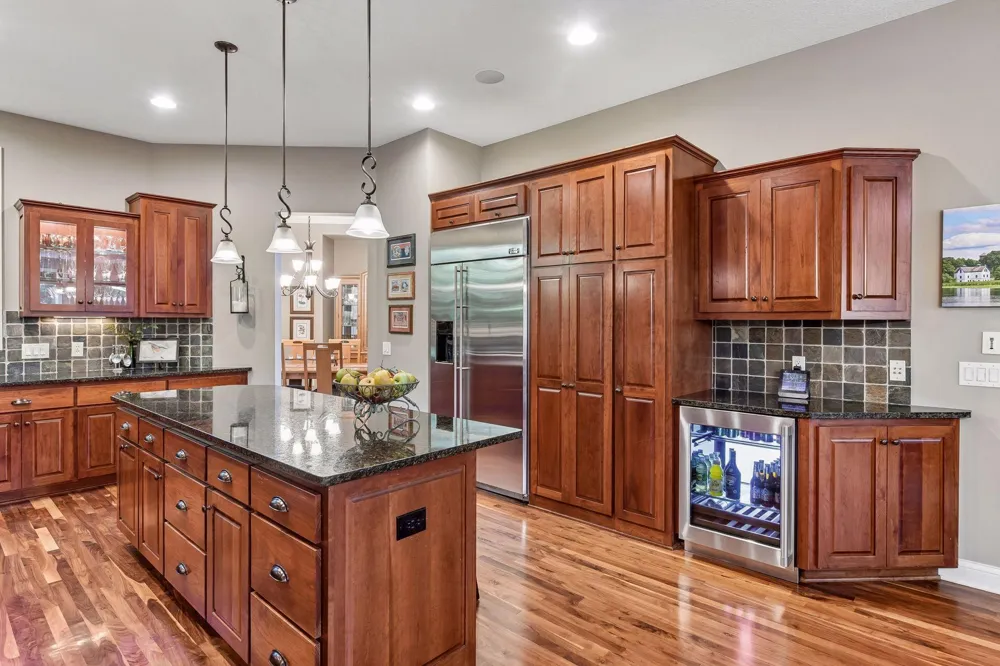 9260 Red Oak Drive Victoria, MN 55386
