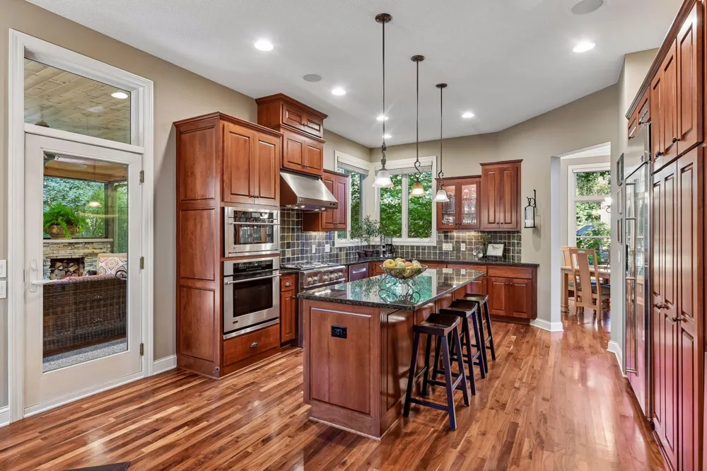 9260 Red Oak Drive Victoria, MN 55386