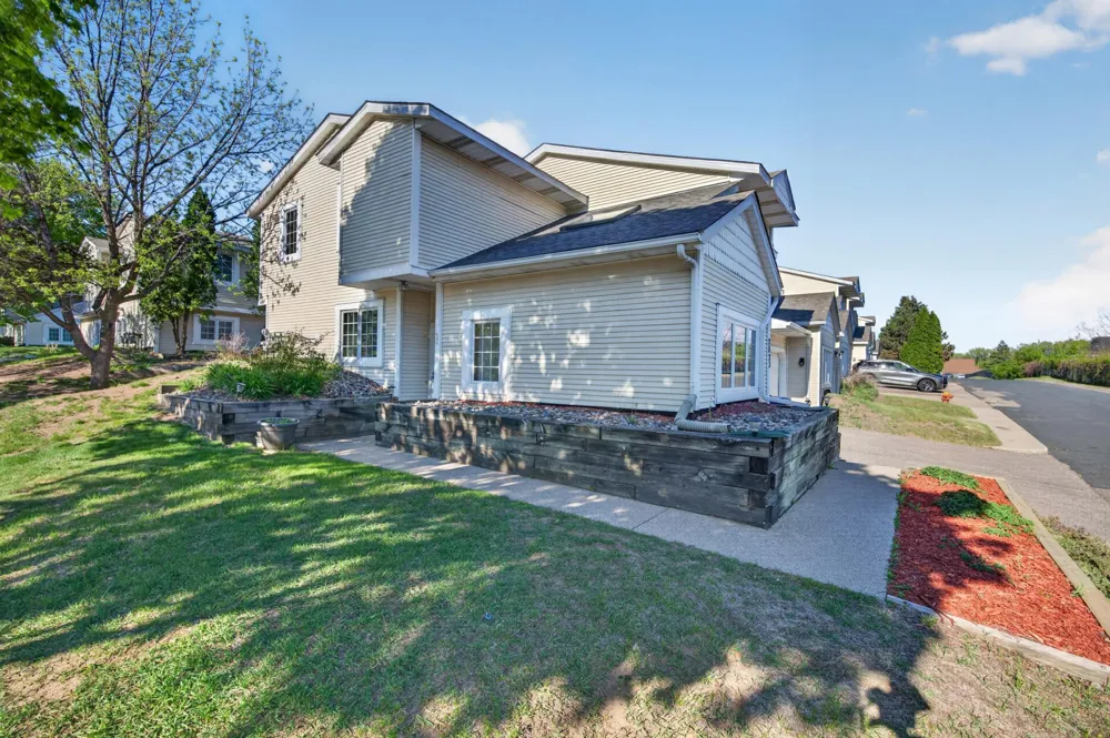2023 Parkside Drive Saint Paul, MN 55119