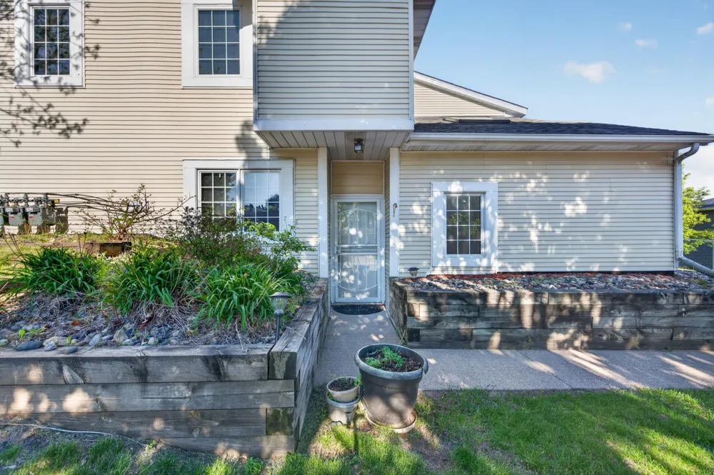 2023 Parkside Drive Saint Paul, MN 55119