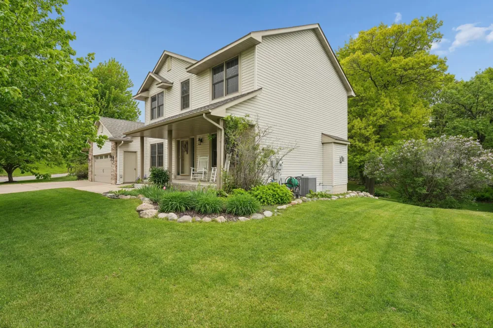 6102 Wildwood Way Monticello, MN 55362
